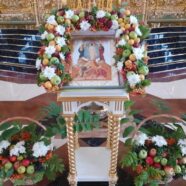 Православная молодежь украсила храм к празднику Преображения Господня
