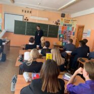 Священнослужители Юго-Западного благочиния г. Саранска продолжают проводить уроки для учащейся молодёжи