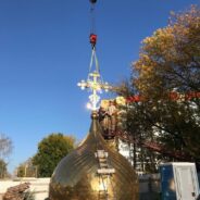 На стройплощадке Спасского храма-часовни провели контрольную сборку купола и креста