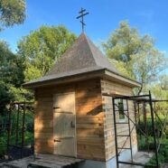 ЧАСОВНЯ В ДЕРЕВНЕ ПОЛЯНКИ ПОЧТИ ДОСТРОЕНА