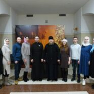 В ПРАЗДНИК СРЕТЕНИЯ ГОСПОДНЯ ПРАВОСЛАВНАЯ МОЛОДЁЖЬ ПООБЩАЛАСЬ СО СВЯЩЕННОСЛУЖИТЕЛЕМ