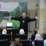 В ВОСКРЕСНОЙ ШКОЛЕ ДЕТЯМ ОБЪЯСНИЛИ, КАК ПРАВИЛЬНО ВЕСТИ СЕБЯ В ХРАМЕ