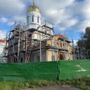 НА СПАССКОМ ХРАМЕ, КРОМЕ ЗАКЛАДНЫХ КРЕСТОВ, ПОЯВЯТСЯ ЕЩЁ И МОЗАИЧНЫЕ ИКОНЫ В ПАМЯТЬ О ПРЕСТОЛАХ РАЗРУШЕННОГО СОБОРА