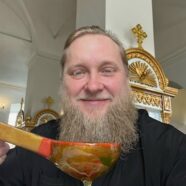 БАТЮШКА ОТНОСИТСЯ К ЛЮДЯМ ПО-ХРИСТИАНСКИ: ПОЗДРАВЛЯЕМ ПРОТОИЕРЕЯ ИОАННА ПРОСВИРНИНА С ДНЁМ СВЯЩЕННИЧЕСКОЙ ХИРОТОНИИ!