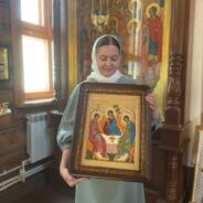 ХРАМУ ПРЕПОДНЕСЛИ В ДАР ИКОНУ СВЯТОЙ ТРОИЦЫ